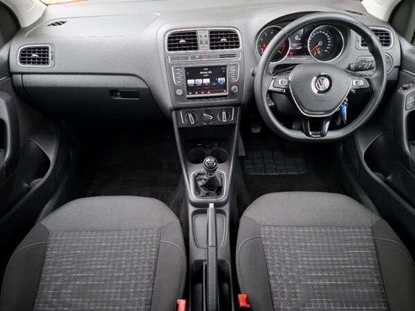 Used Volkswagen Polo 2015 for sale - 76309170: Photo 2