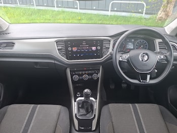 Used Volkswagen T-Roc 2020 for sale - 78342655: Photo