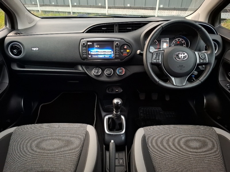 Used Toyota Yaris 2020 for sale - 77265160: Photo 2