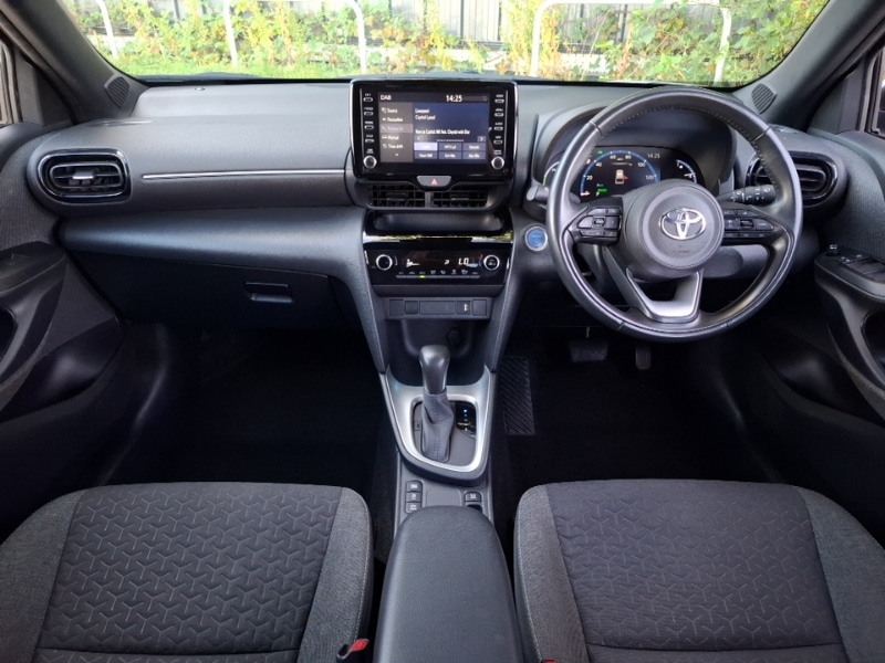 Used Toyota Yaris Cross 2022 for sale - 76379399: Photo 2