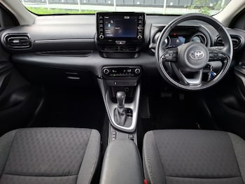 Used Toyota Yaris 2022 for sale - 76150759: Photo 2