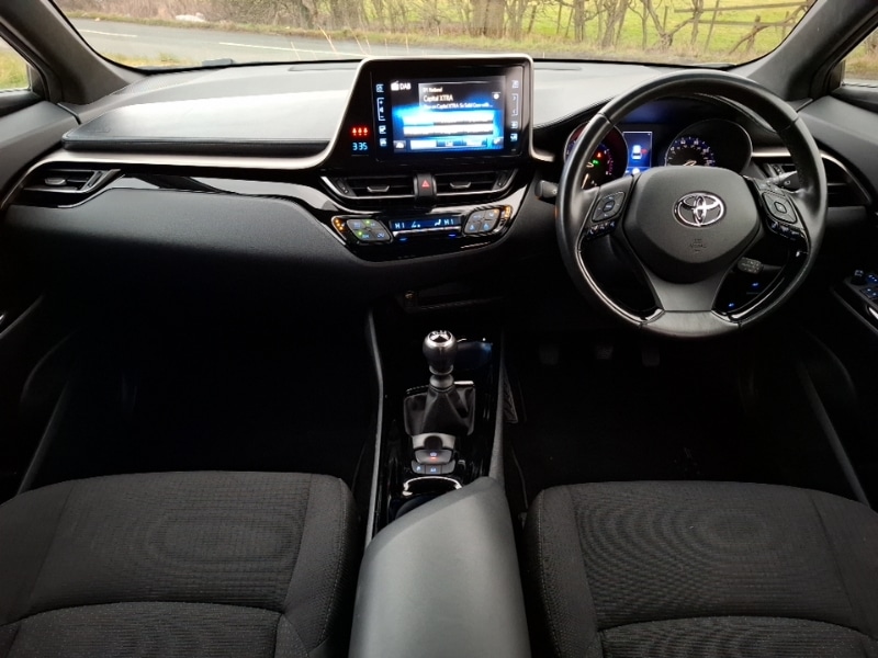 Used Toyota C-HR 2018 for sale - 77304135: Photo 2