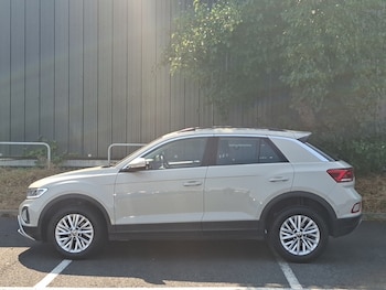Used Volkswagen T-Roc 2023 for sale - 79517259: Photo