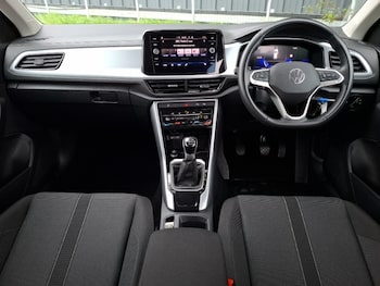 Used Volkswagen T-Roc 2024 for sale - 76238250: Photo