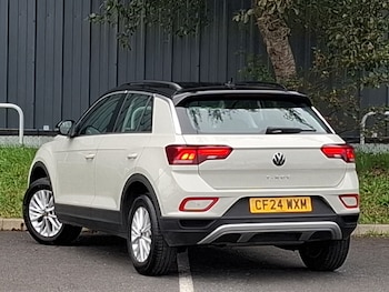 Used Volkswagen T-Roc 2024 for sale - 76238250: Photo