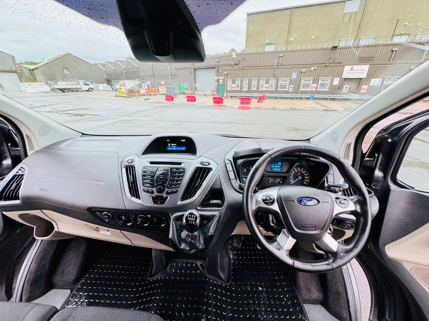 Used Ford Transit Custom 2017 for sale - 76518642: Photo 18