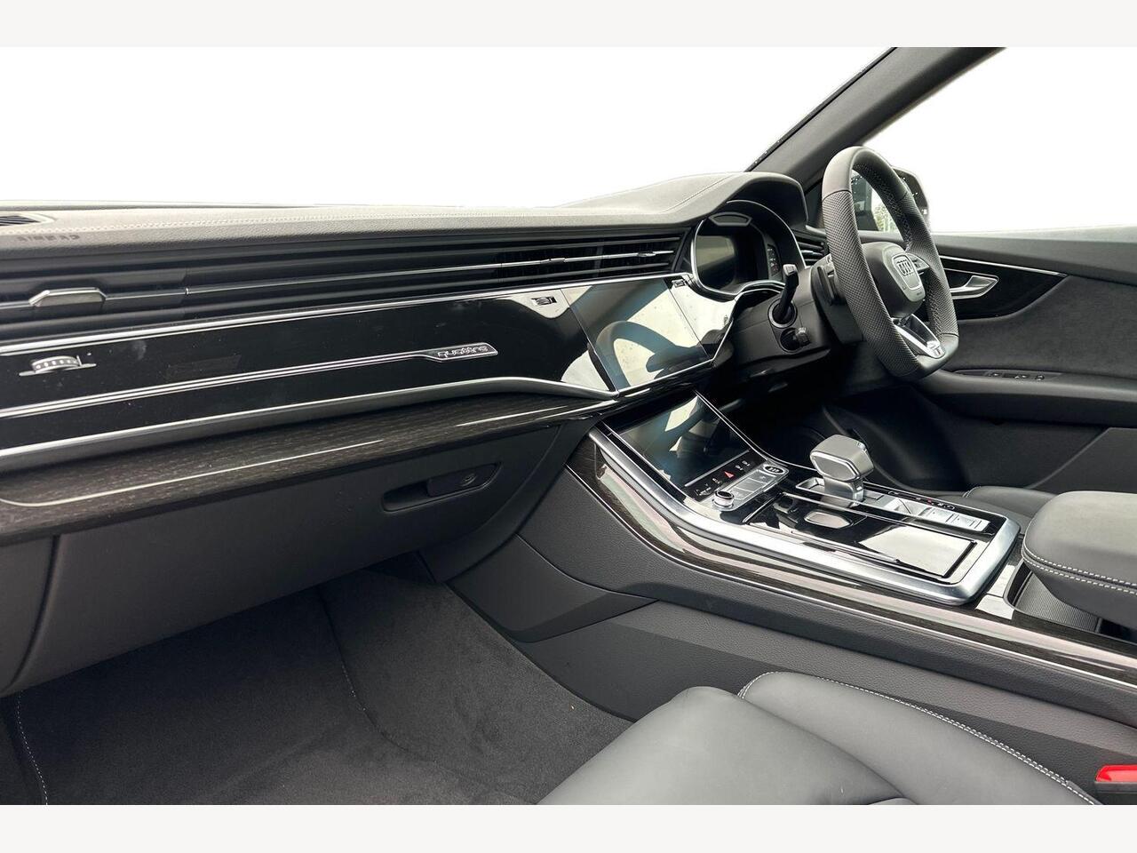 Used Audi Q8 2025 for sale - 76678241: Photo 2