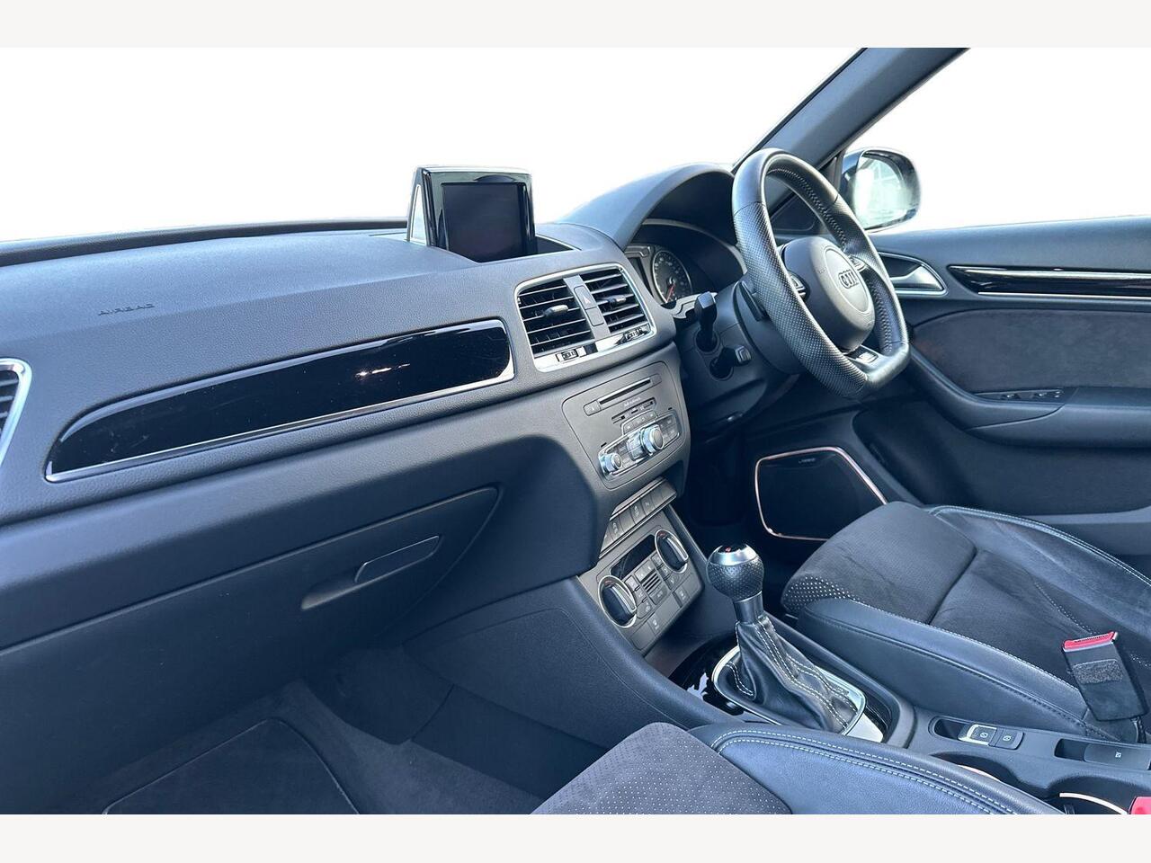 Used Audi Q3 2018 for sale - 76772843: Photo 2