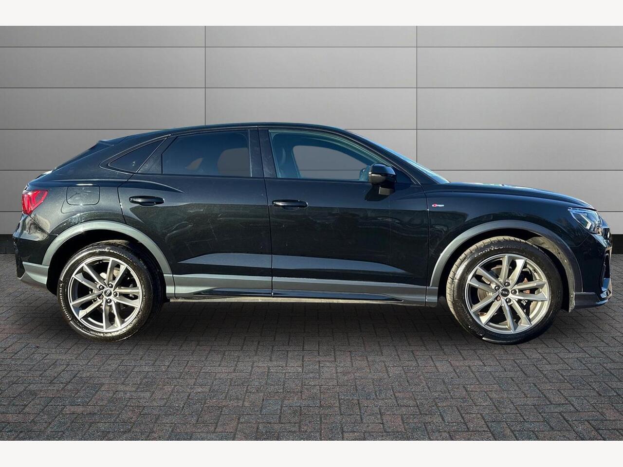 Used Audi Q3 2023 for sale - 77941858: Photo 4