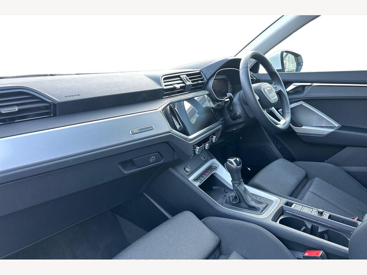 Used Audi Q3 2024 for sale - 77031179: Photo 2