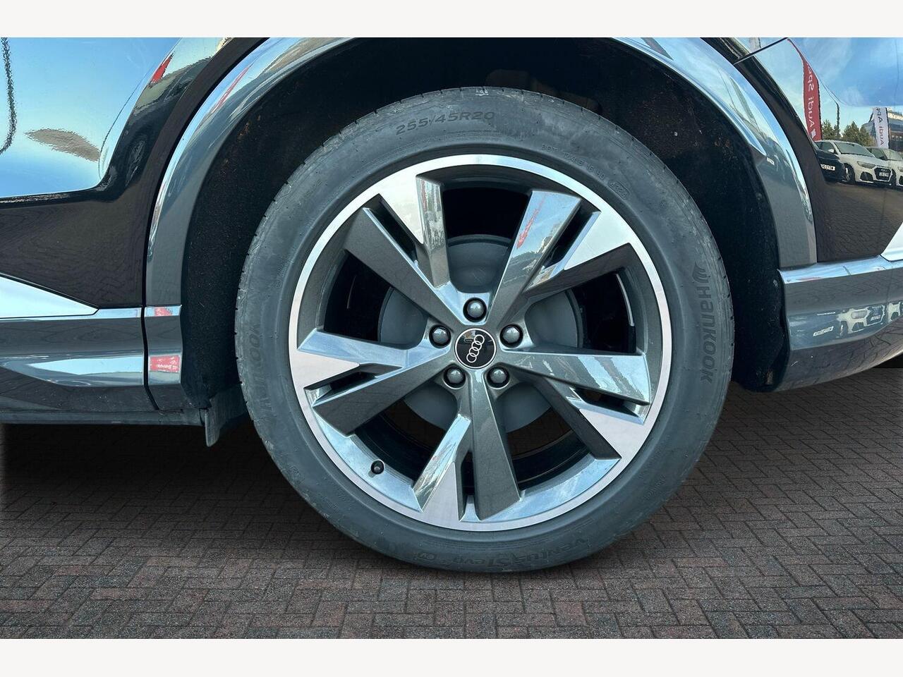 Used Audi Q4 e-tron 2025 for sale - 76772866: Photo 5