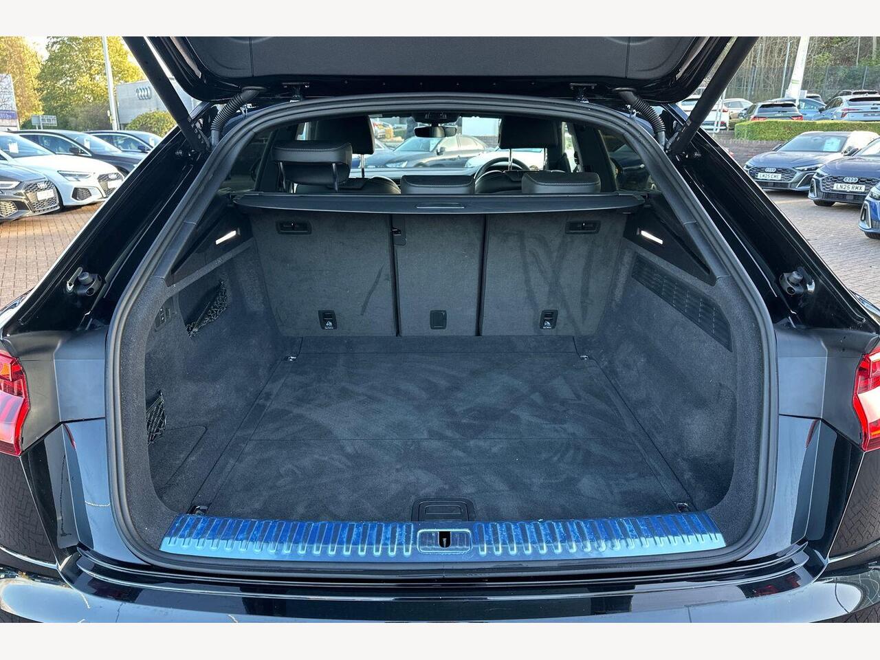 Used Audi Q8 2023 for sale - 76675997: Photo 12