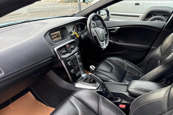 Used Volvo V40 2015 for sale - 76226727: Photo 2