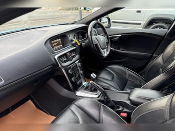 Used Volvo V40 2015 for sale - 76226727: Photo