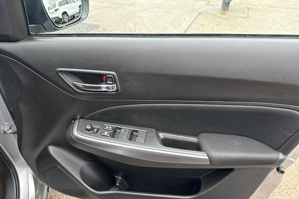 Used Suzuki Swift 2023 for sale - 76227617: Photo 11