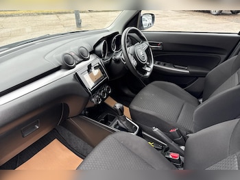 Used Suzuki Swift 2023 for sale - 76227617: Photo 2