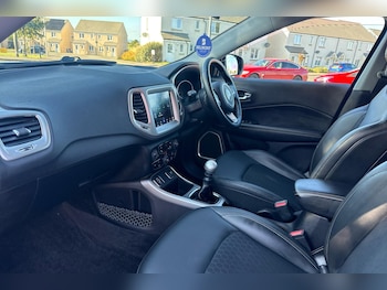 Used Jeep Compass 2018 for sale - 76059800: Photo 2