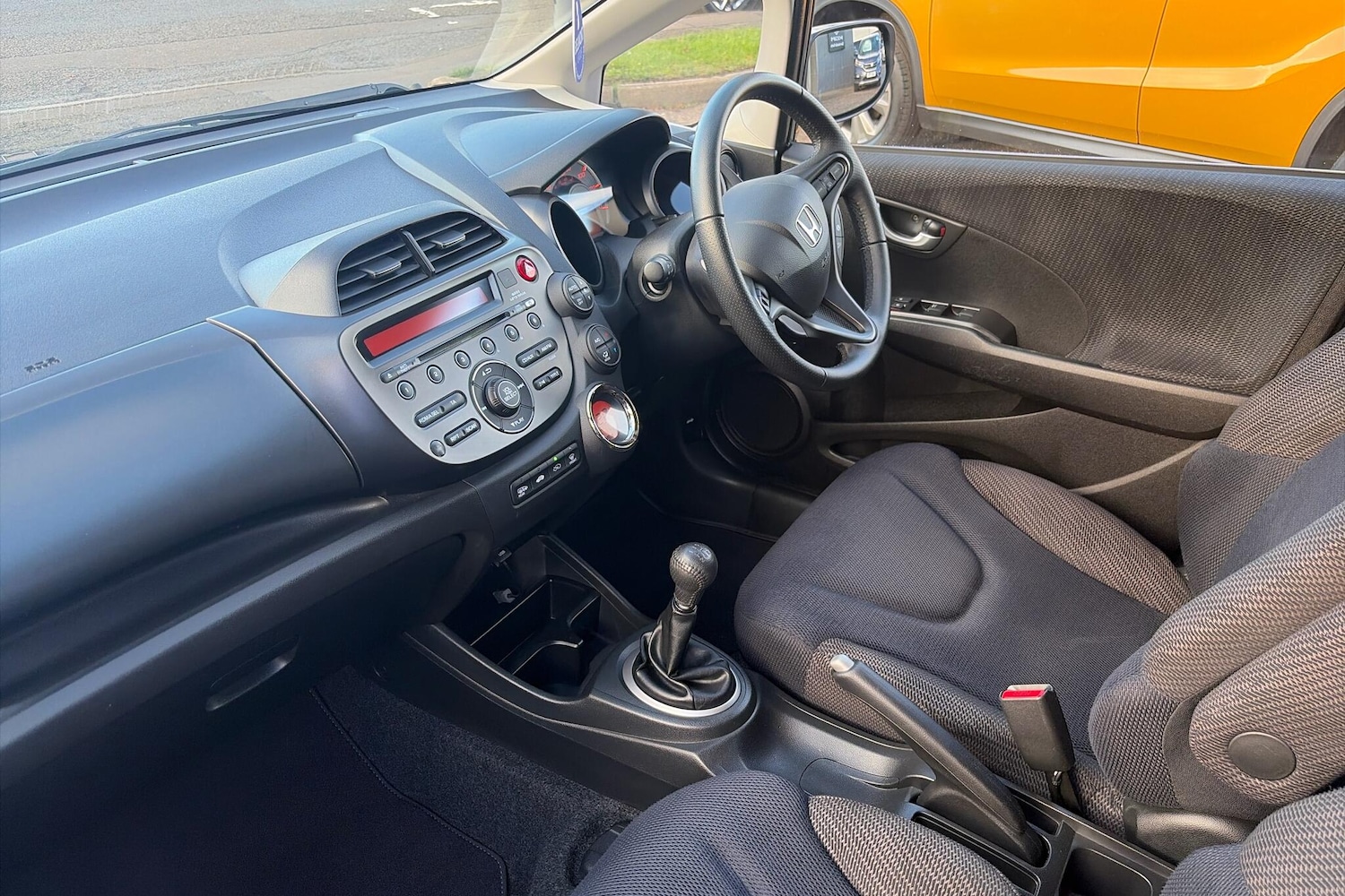 Used Honda Jazz 2015 for sale - 76408927: Photo 2