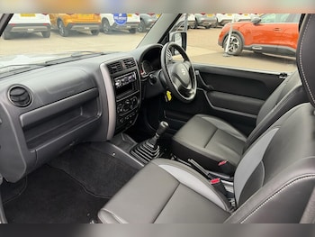 Used Suzuki Jimny 2017 for sale - 76306557: Photo 2