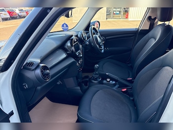 Used MINI Hatch 2018 for sale - 76166847: Photo