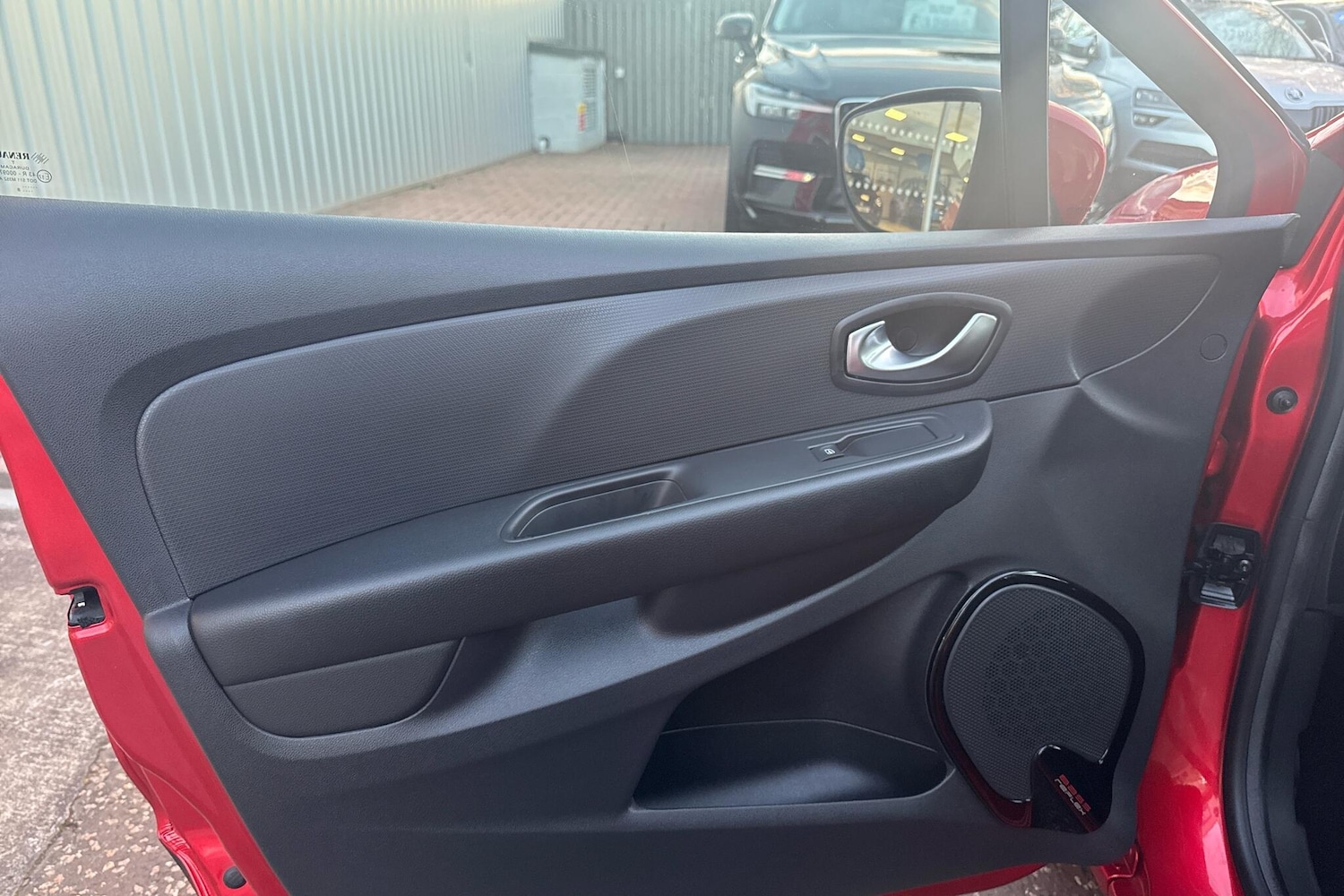 Used Renault Clio 2018 for sale - 76398242: Photo 11