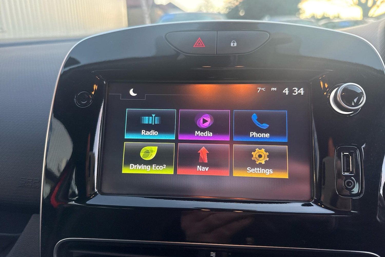 Used Renault Clio 2018 for sale - 76398242: Photo 14