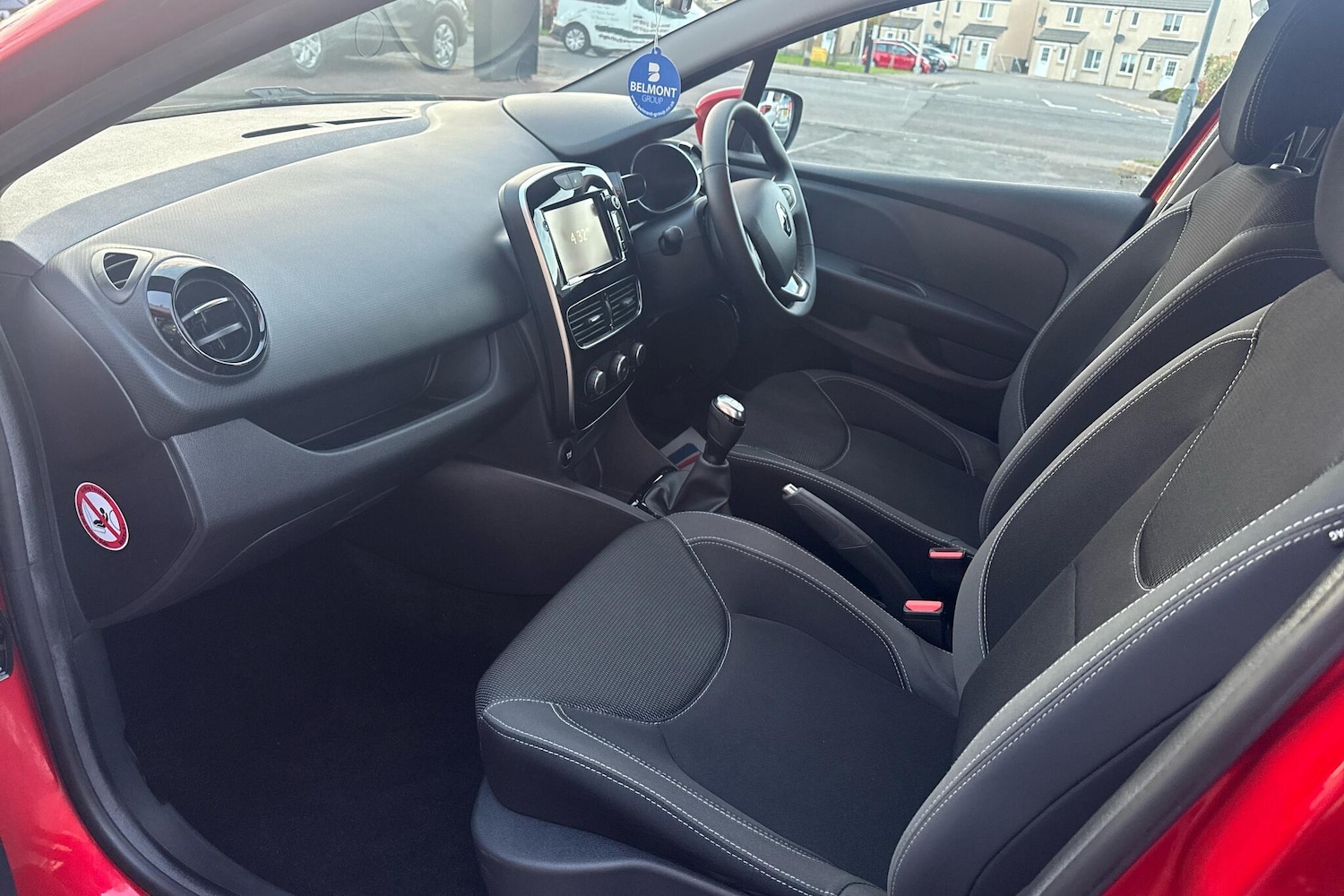 Used Renault Clio 2018 for sale - 76398242: Photo 2