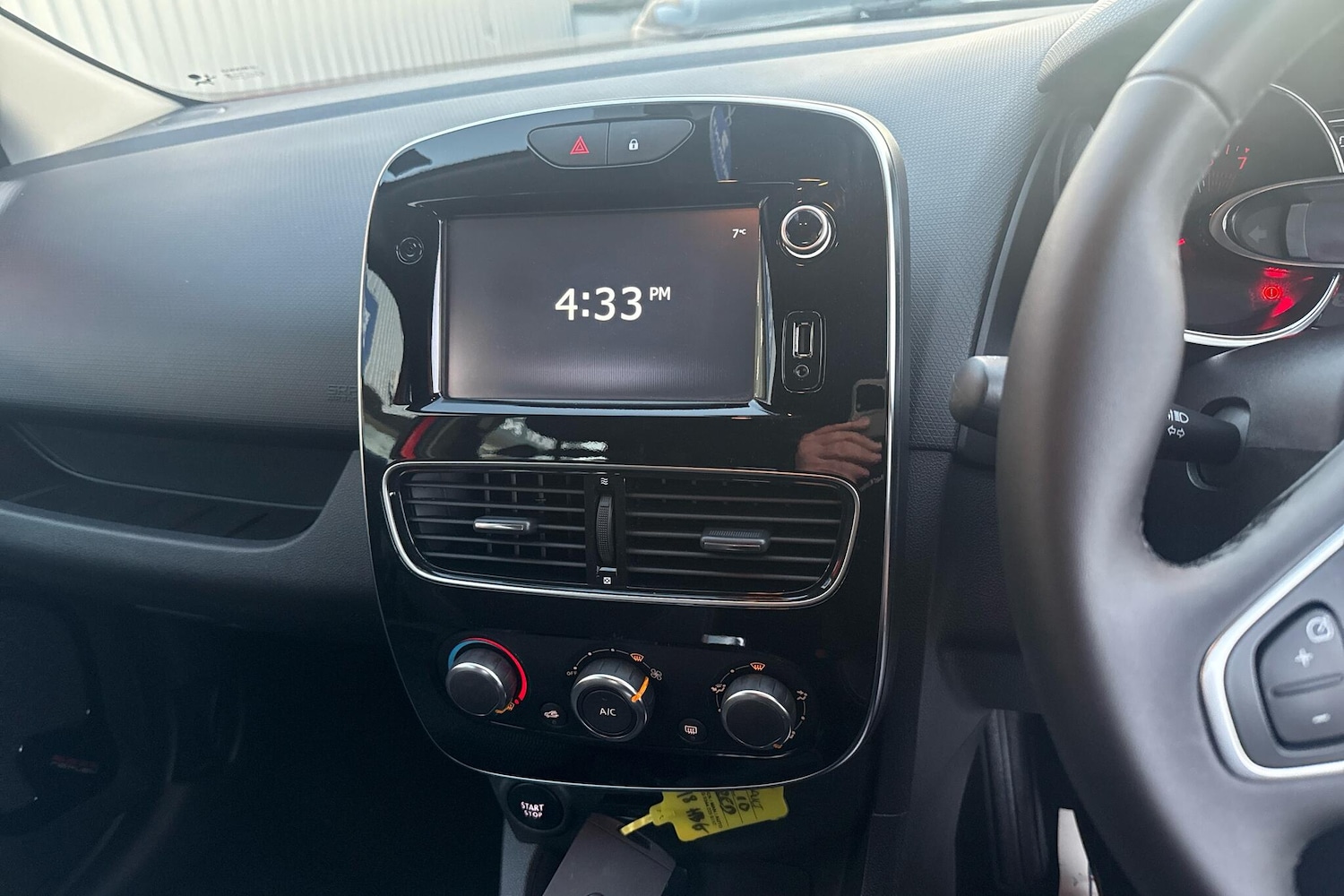 Used Renault Clio 2018 for sale - 76398242: Photo 8