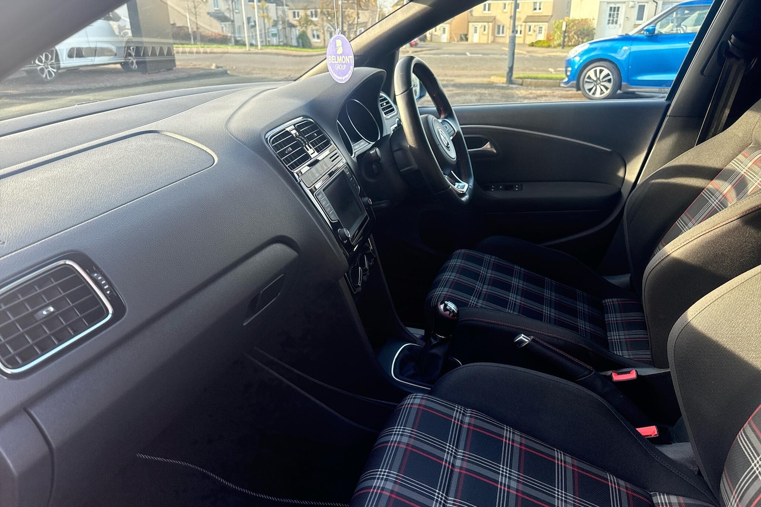 Used Volkswagen Polo 2015 for sale - 76326829: Photo 2