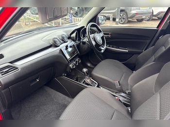 Used Suzuki Swift 2021 for sale - 76227658: Photo 2