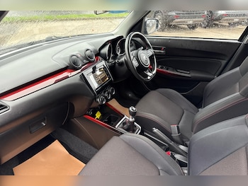 Used Suzuki Swift 2018 for sale - 76227645: Photo 2