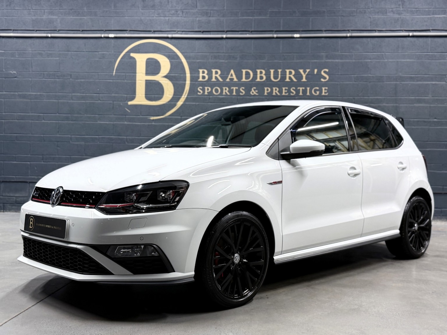 Used Volkswagen Polo 2016 for sale - 76579920: Photo 2