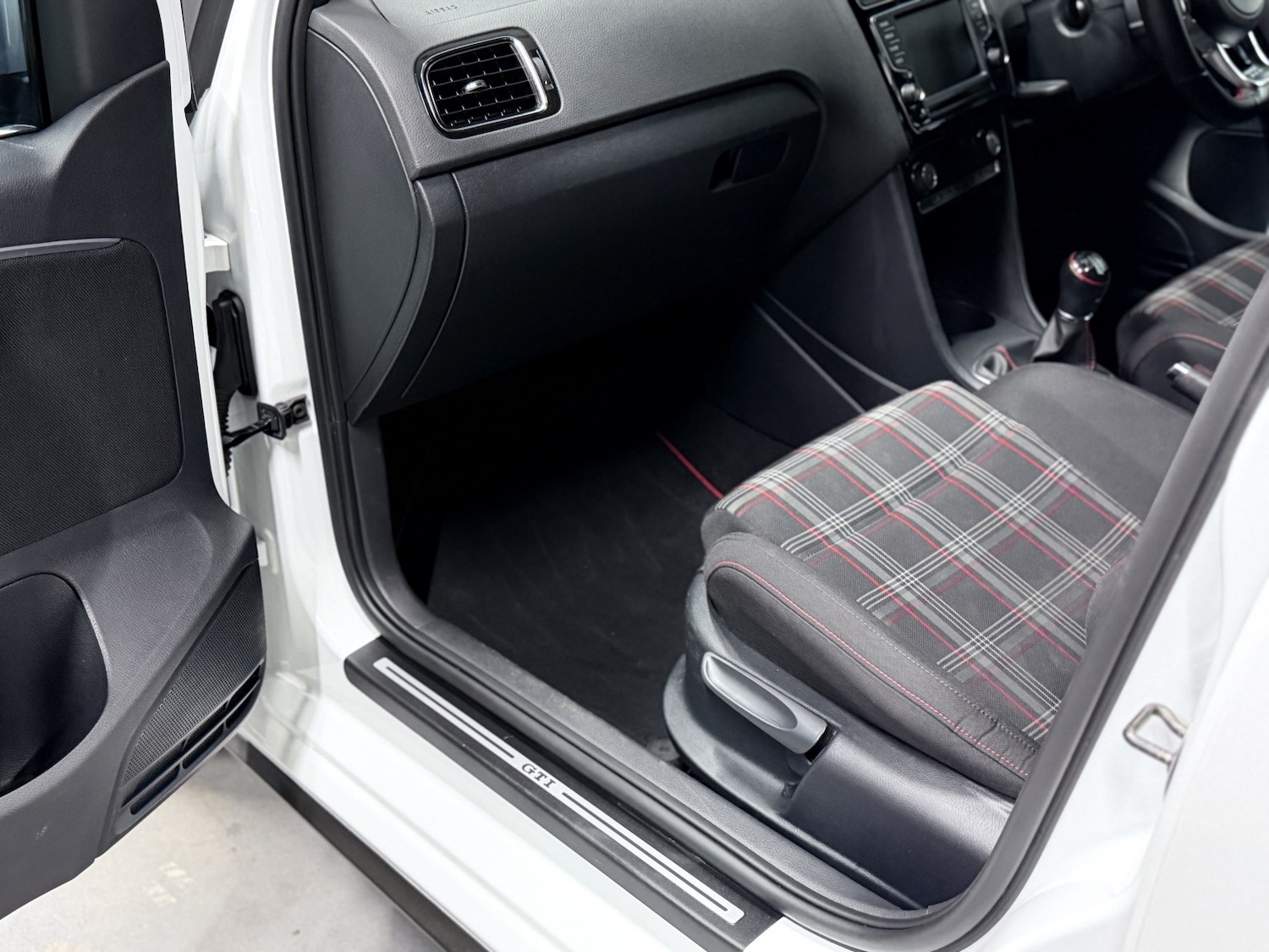 Used Volkswagen Polo 2016 for sale - 76579920: Photo 88