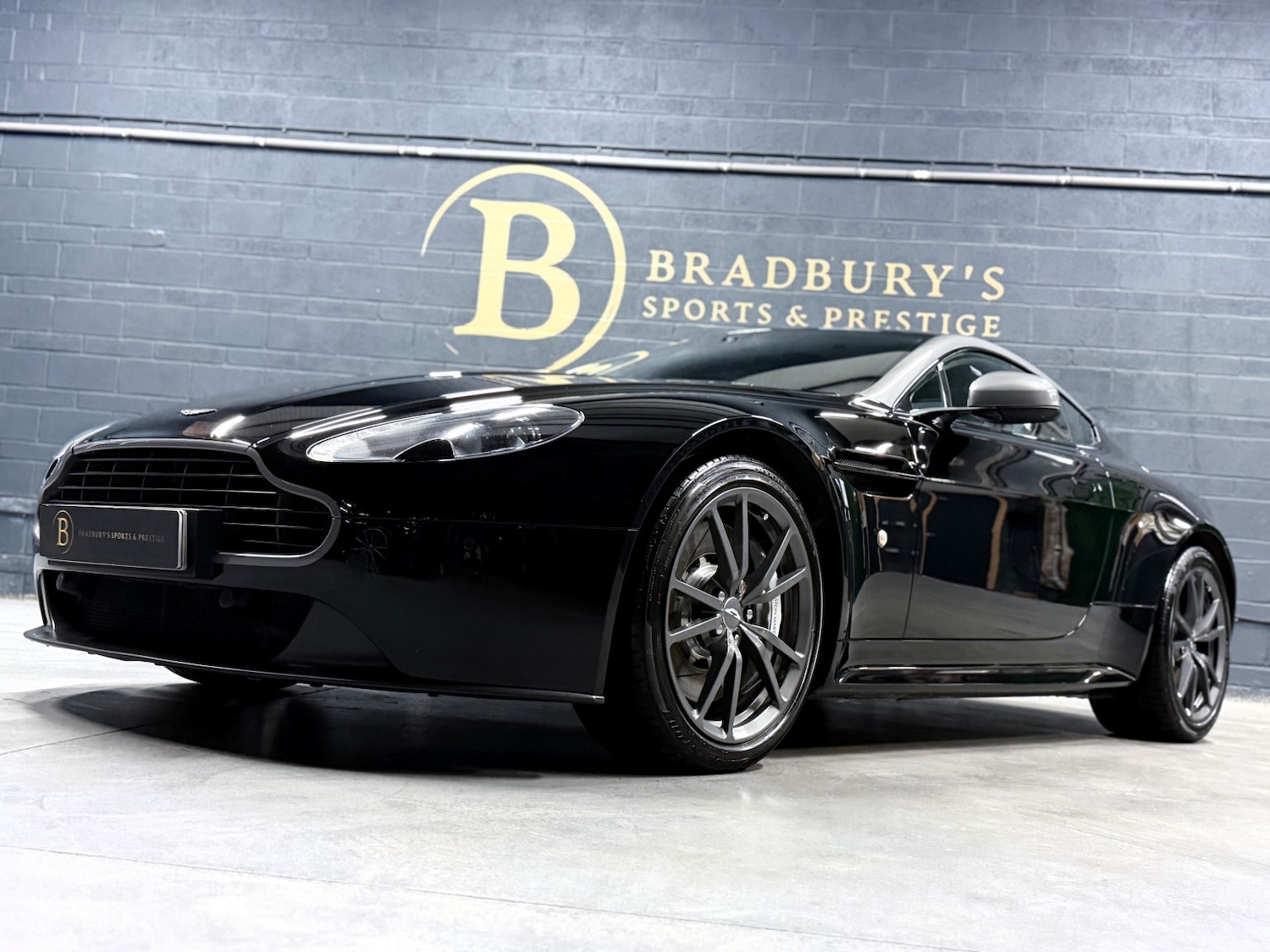 Used Aston Martin Vantage 2015 for sale - 77261678: Photo 17