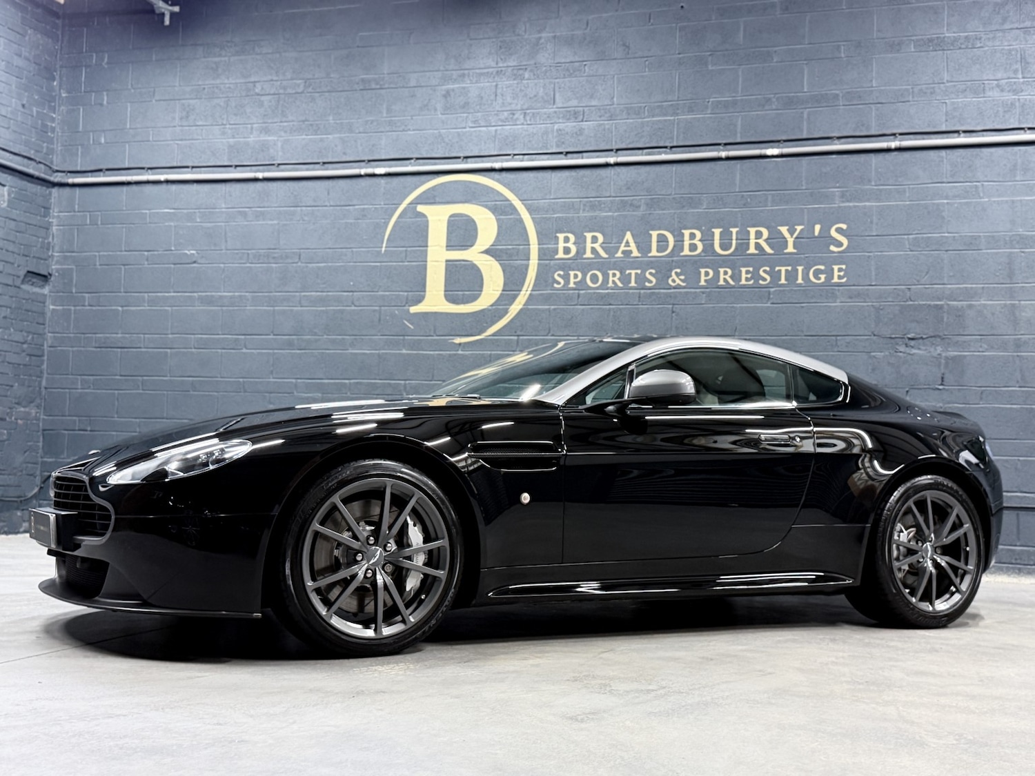 Used Aston Martin Vantage 2015 for sale - 77261678: Photo 21