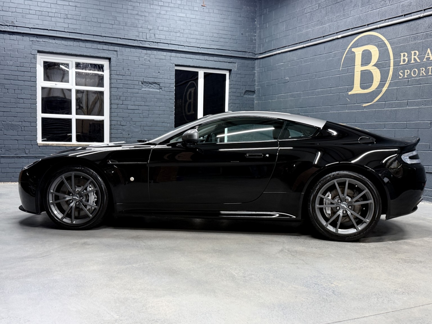 Used Aston Martin Vantage 2015 for sale - 77261678: Photo 23
