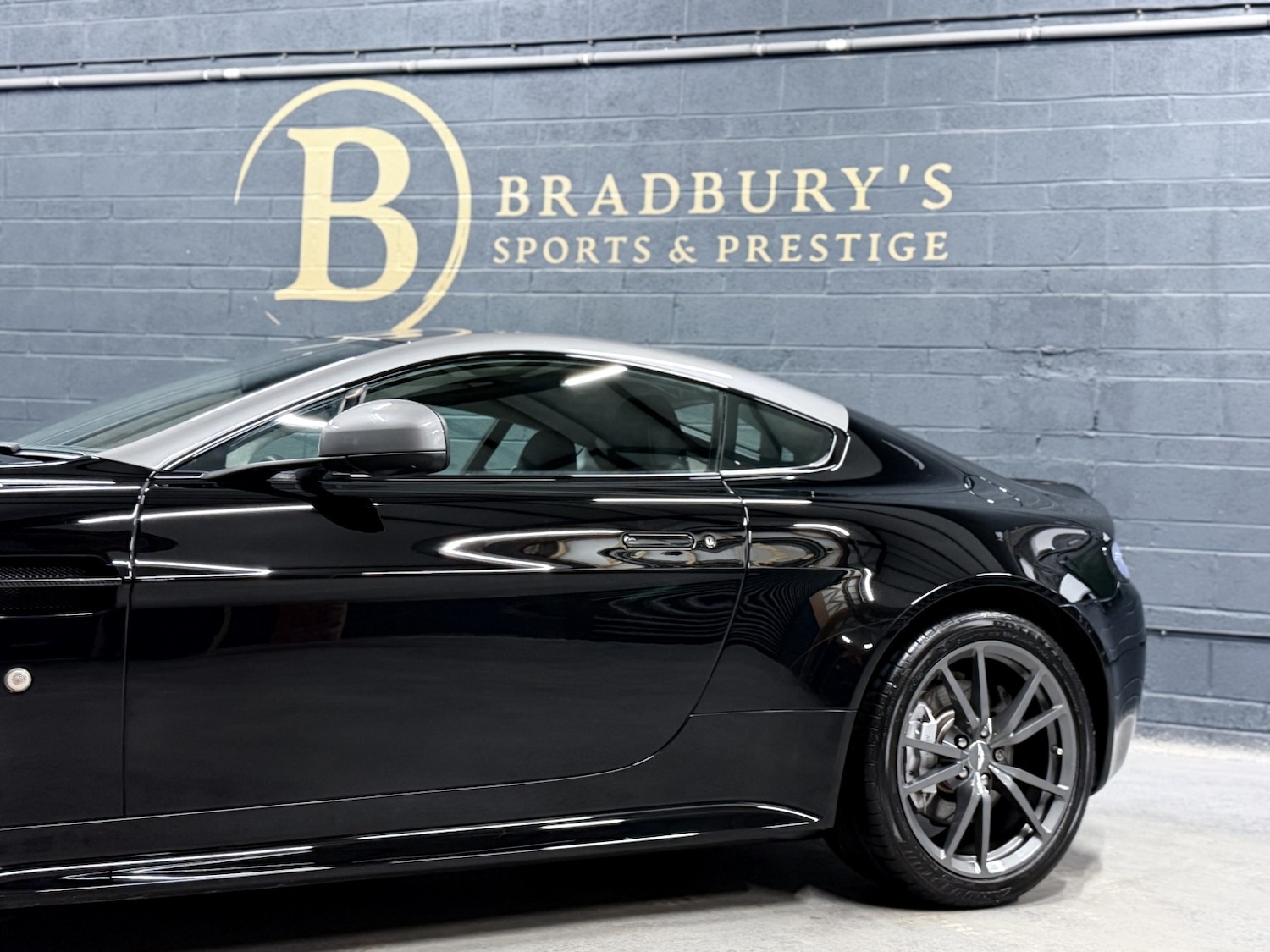 Used Aston Martin Vantage 2015 for sale - 77261678: Photo 30