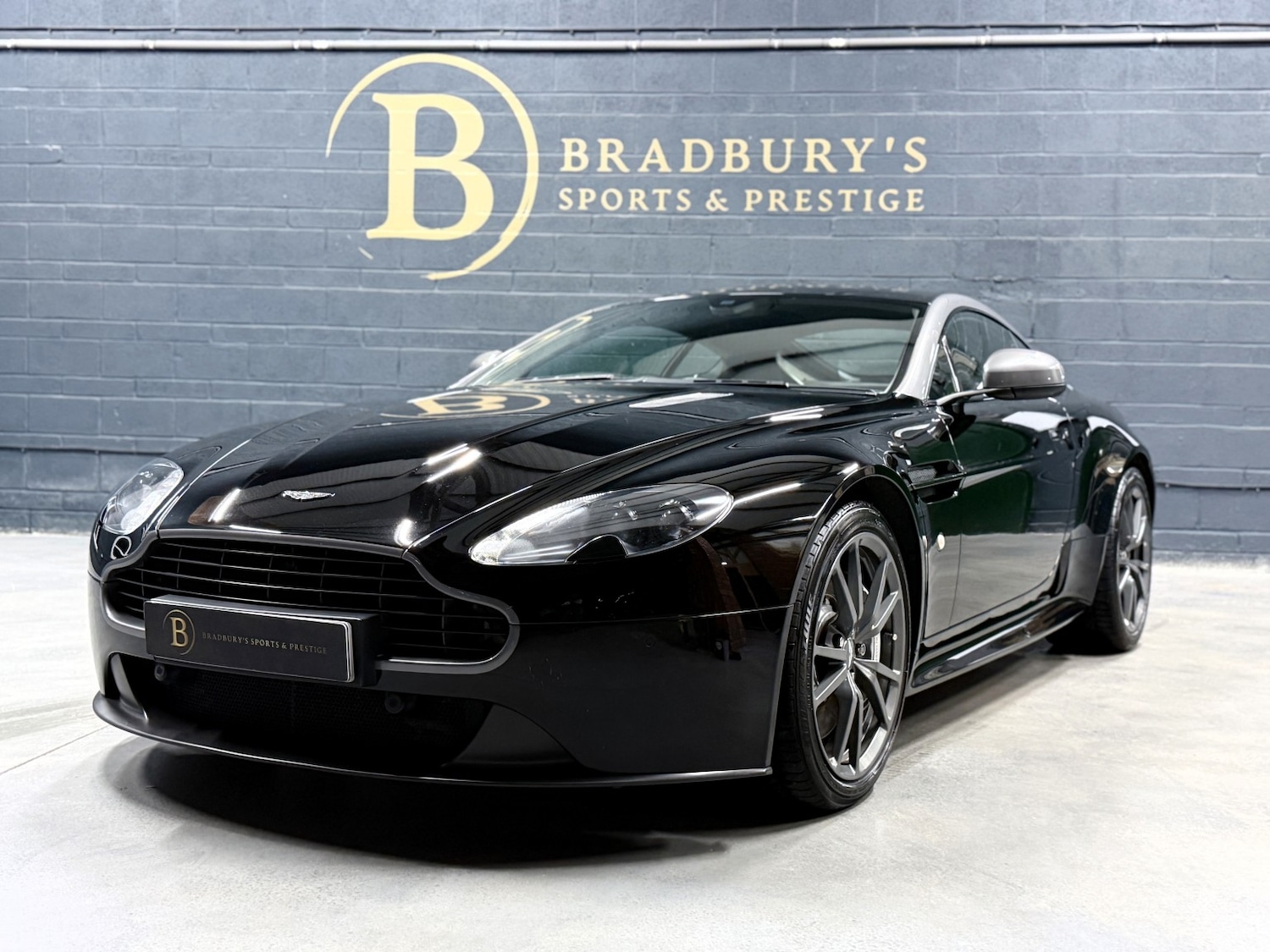 Used Aston Martin Vantage 2015 for sale - 77567517: Photo 14