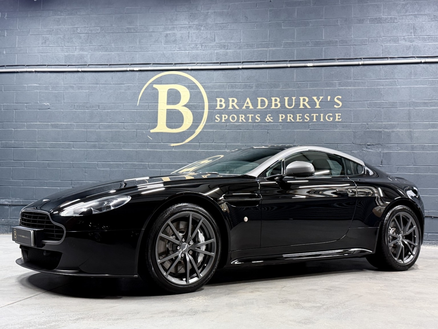 Used Aston Martin Vantage 2015 for sale - 77567517: Photo 15