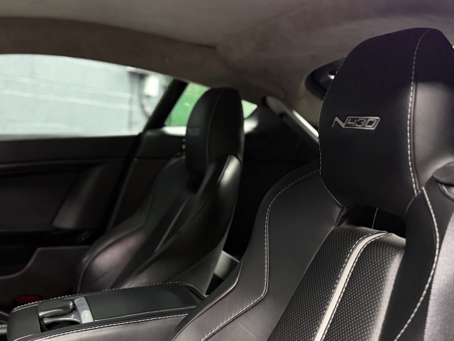 Used Aston Martin Vantage 2015 for sale - 77567517: Photo 41