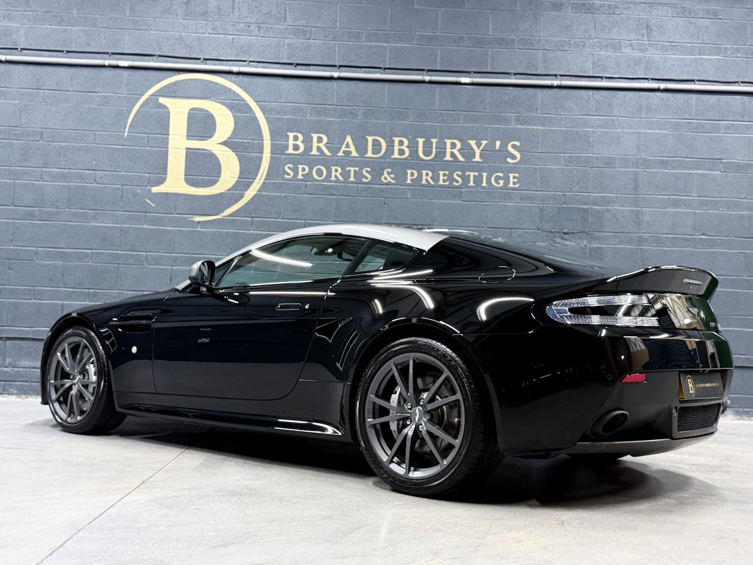Used Aston Martin Vantage 2015 for sale - 77567517: Photo 44