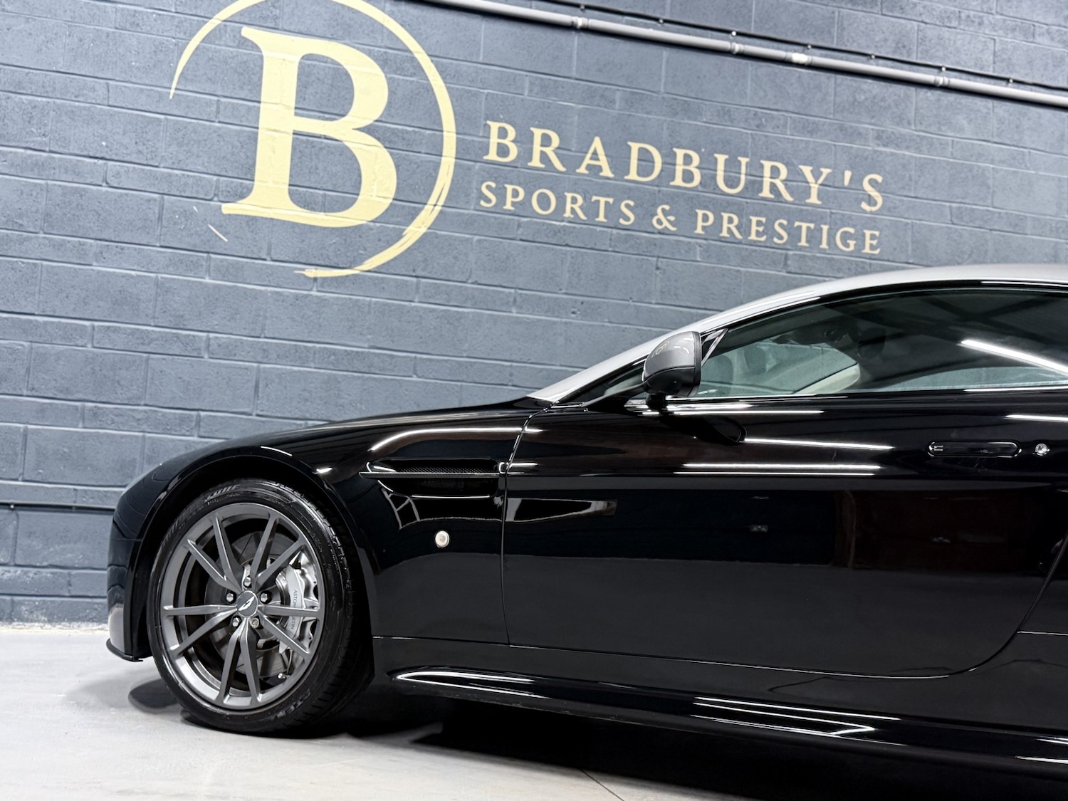 Used Aston Martin Vantage 2015 for sale - 77567517: Photo 46