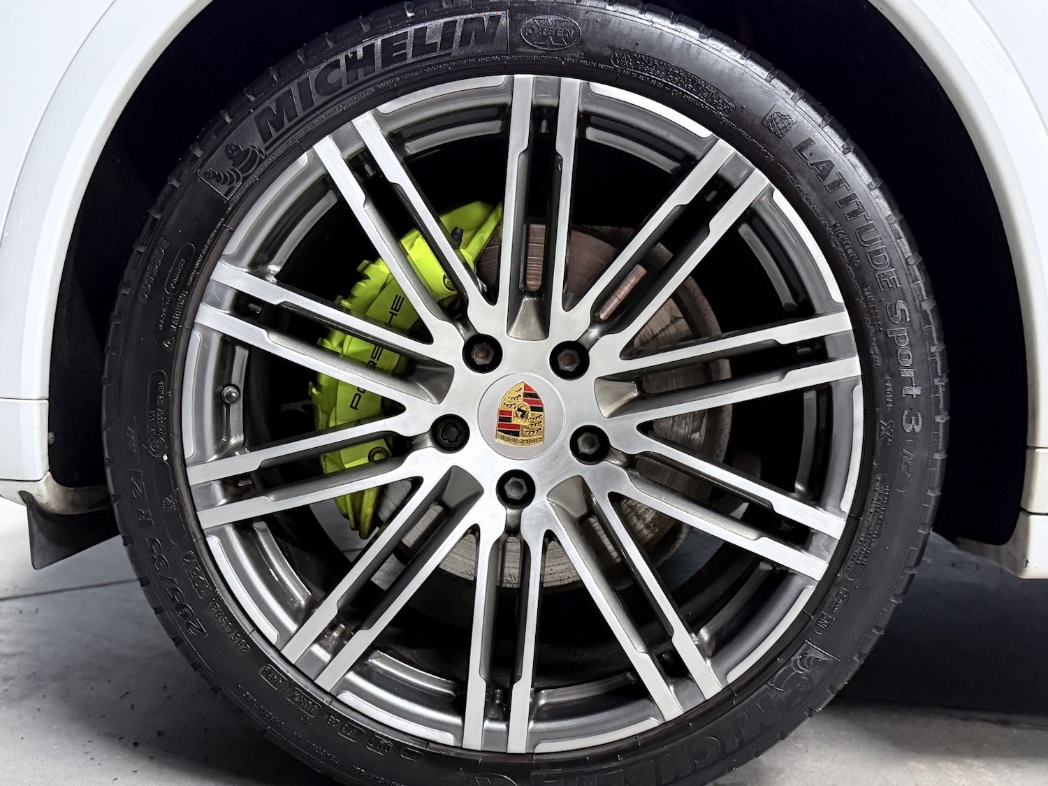 Used Porsche Cayenne 2017 for sale - 76725576: Photo 32