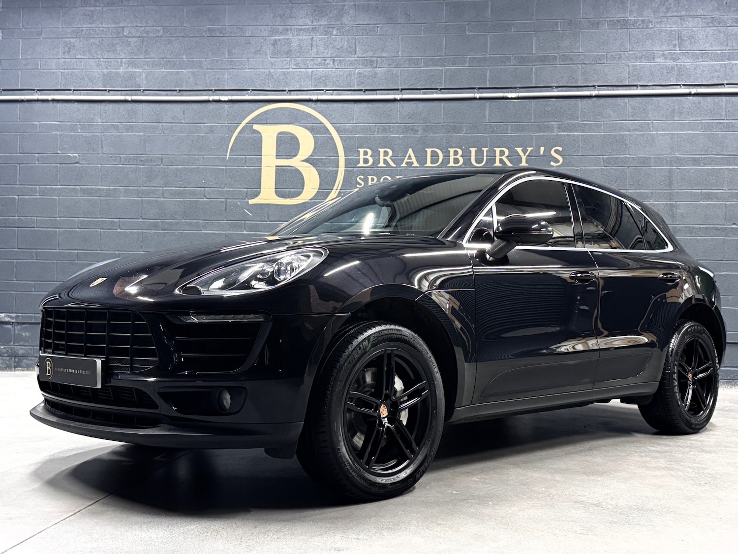 Used Porsche Macan 2017 for sale - 76380319: Photo 1