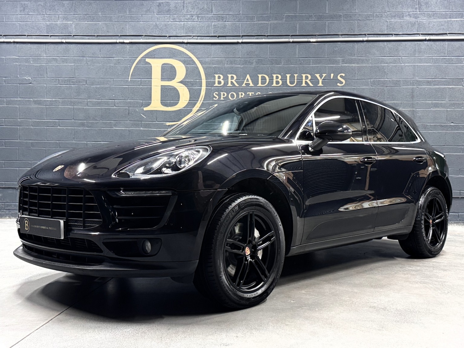 Used Porsche Macan 2017 for sale - 76380319: Photo 2