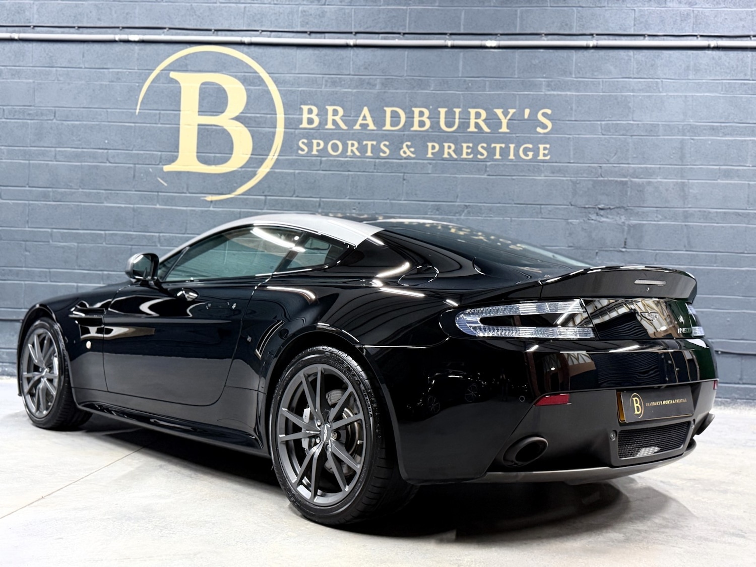 Used Aston Martin Vantage 2015 for sale - 76699358: Photo 8