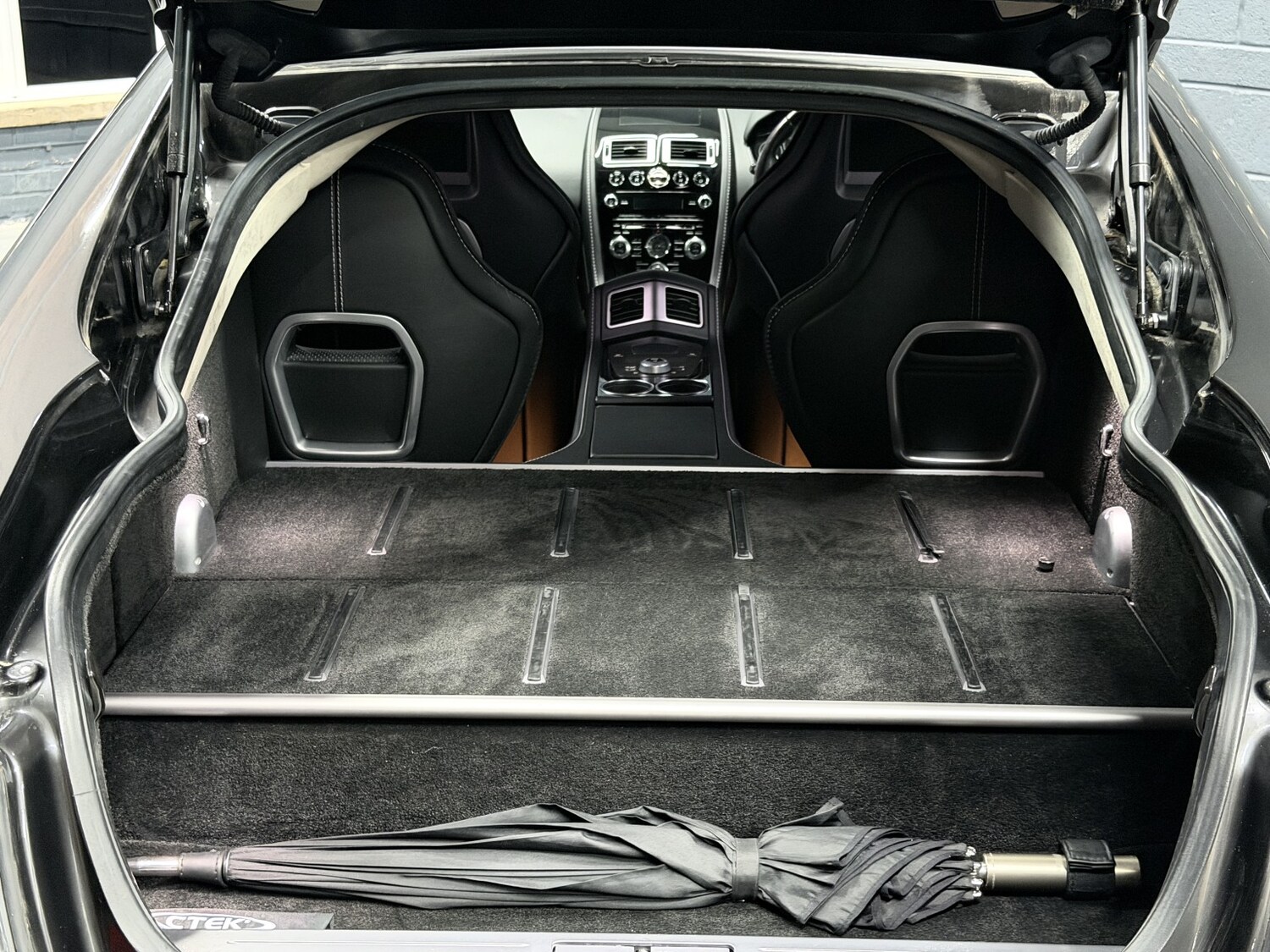 Used Aston Martin Rapide 2013 for sale - 78217997: Photo 85