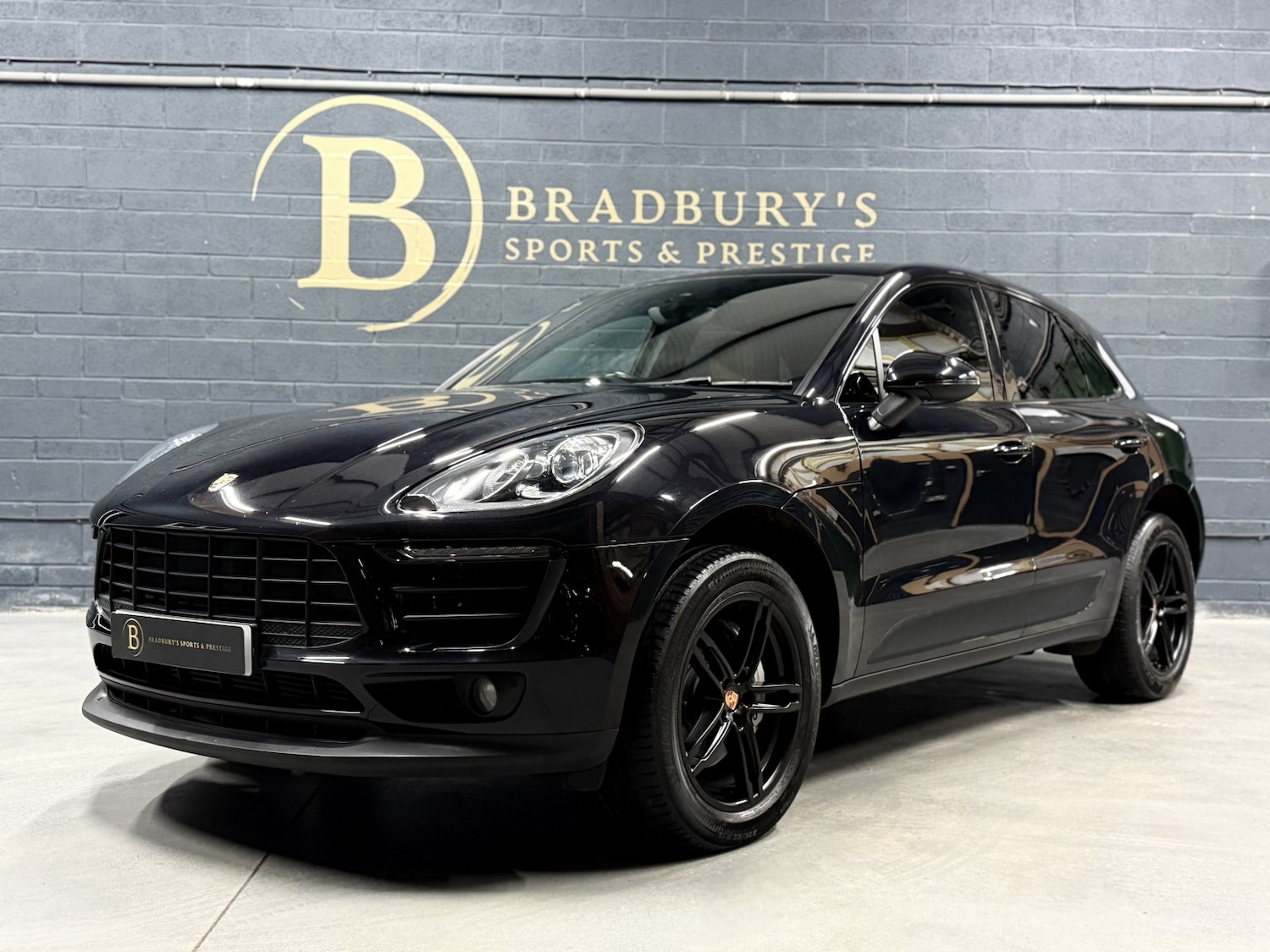 Used Porsche Macan 2017 for sale - 77261682: Photo 2