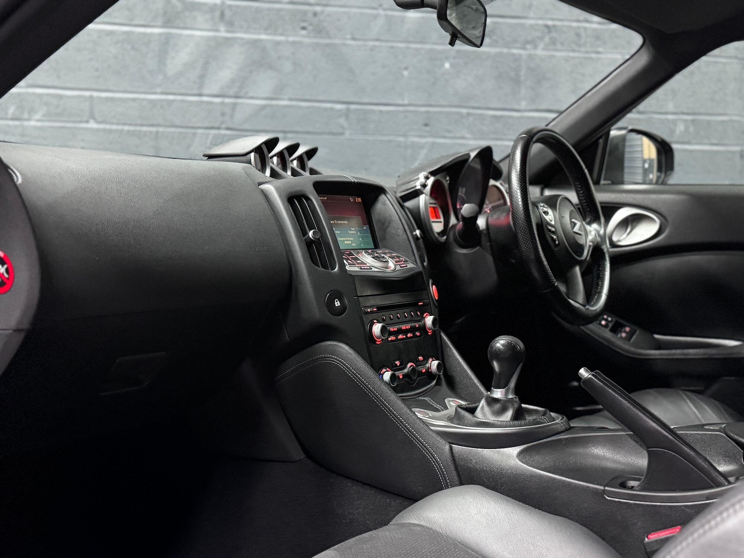 Used Nissan 370 Z 2011 for sale - 76560023: Photo 32