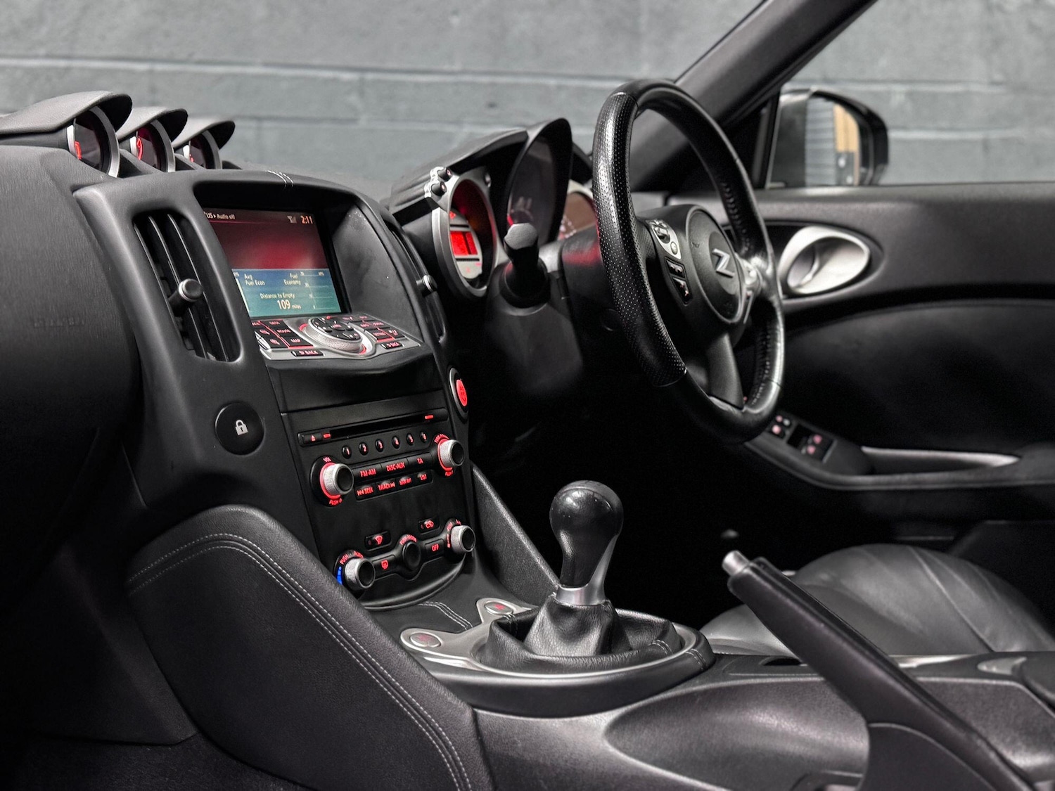 Used Nissan 370 Z 2011 for sale - 76560023: Photo 34